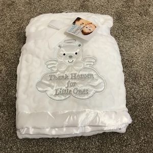 White infant blanket.